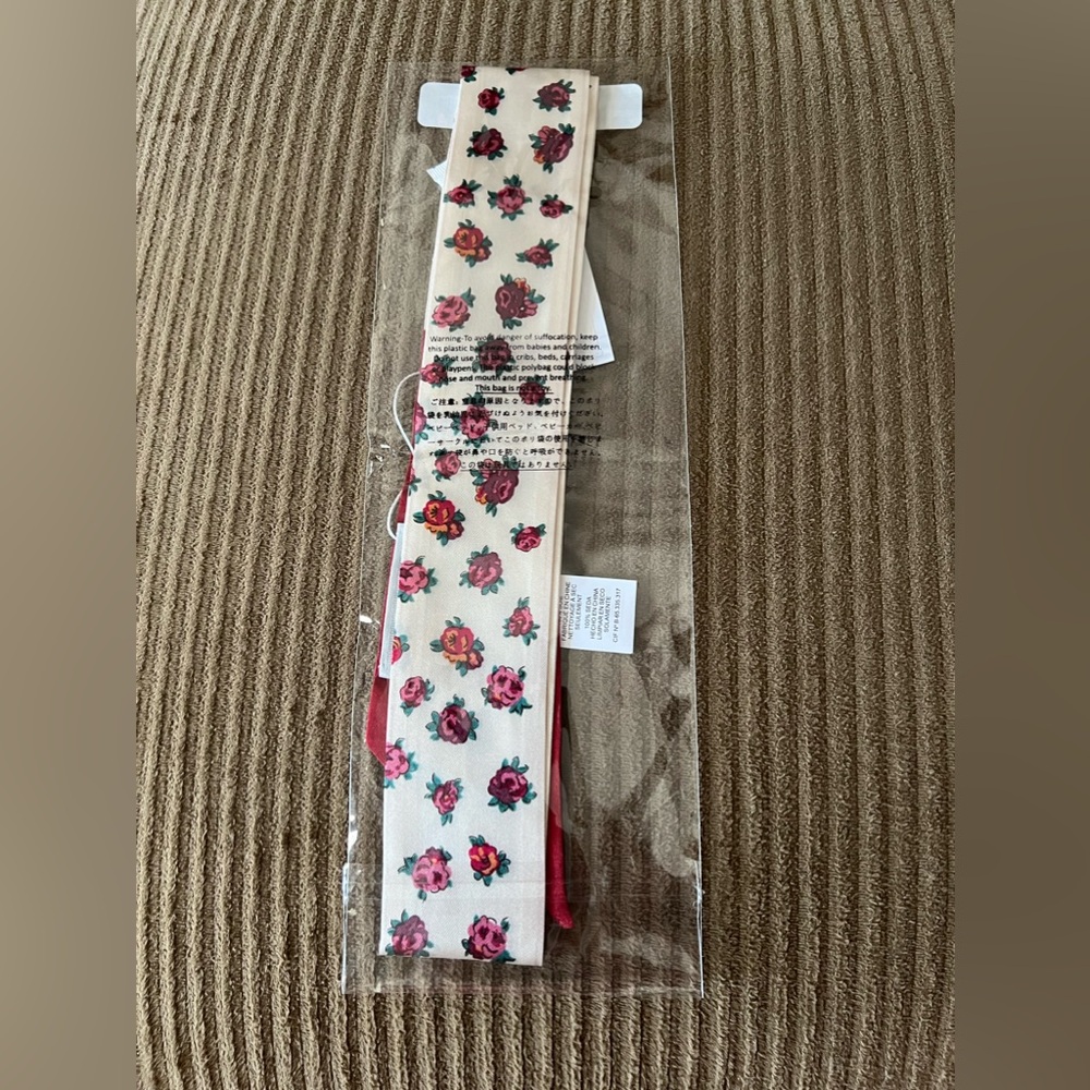 Coach Mini Vintage Rose Print Silk Skinny Scarf nwt in packaging - Picture 3 of 3